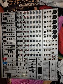 Mixer  behringer