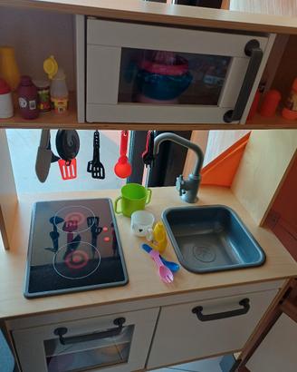 Cucina Ikea con aggiunta di accessori 