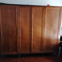 Armadio in legno 