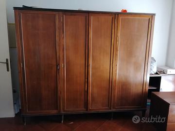 Armadio in legno 