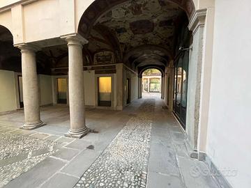 BERGAMO,NEGOZIO IN CENTRO