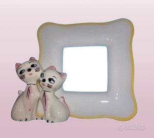 Cornice in ceramica con gattini vintage