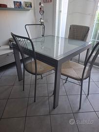 tavolo con 4 sedia