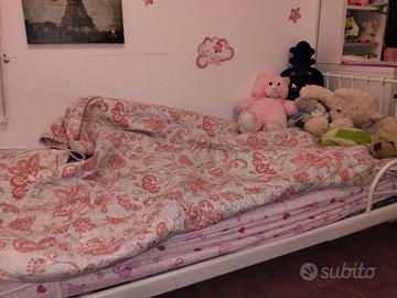 Letto Ikea bambino/ a con materasso