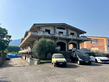 Locali Fronte Strada