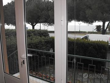 A pochi passi dal mare, trilocale con giardino