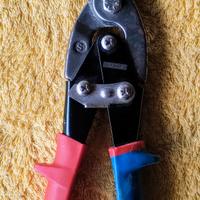 Forbice taglia lamiera + 2 cacciaviti 