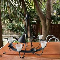 Lampadario moderno a candelabro in acciaio nero