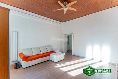 DUE LOCALI IN PIENO CENTRO SENZA SPESE