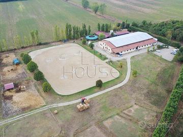 Immobile di 3200 m² con 3 locali a Arezzo