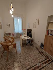 Studio arredato in condivisione