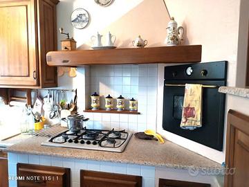 Villa a Carmignano, via Macia, 8 locali