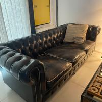 Divano Chesterfield tre posti cuoio