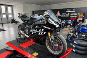 Yamaha YZF R6 PRONTO PISTA !