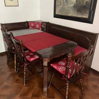 Divano+due poltrone e tavolo con sedie e panchine