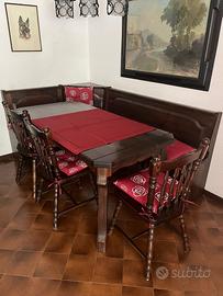 Divano+due poltrone e tavolo con sedie e panchine