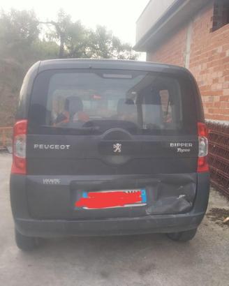 Macchina Peugeot Bipper anno 2013
