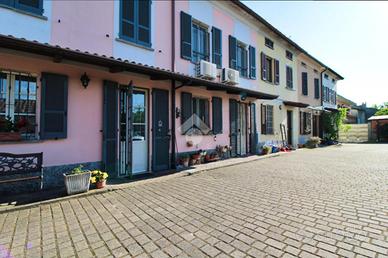 CASA SEMINDIPENDENTE A CAVA MANARA