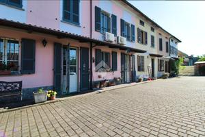 CASA SEMINDIPENDENTE A CAVA MANARA