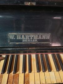 pianoforte verticale d'epoca  Hartmann Berlin