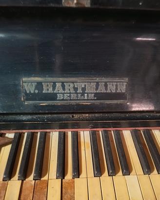 pianoforte verticale d'epoca  Hartmann Berlin