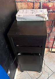 Scrivania e cassettiera