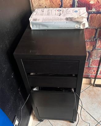Scrivania e cassettiera