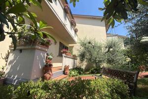 Villa di 200 m² con più di 5 locali e box auto a C
