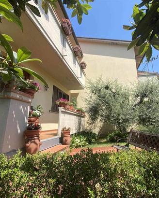 Villa di 200 m² con più di 5 locali e box auto a C
