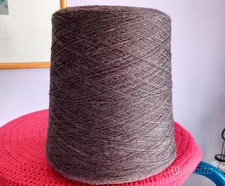 rocca di filato misto lana da maglieria marrone