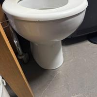 Gabinetto con coperchio 