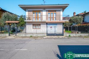 VILLA SINGOLA SU 2 LIVELLI+BOX AMPIO