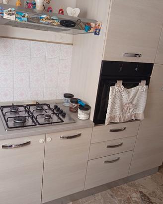 Cucina completa compresa di elettrodomestici