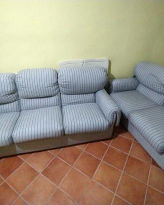 Due divani 2 e 3 posti