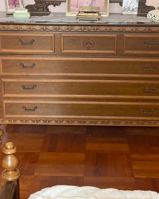 Specchiera sagomata in legno