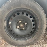 4 gomme pneumatici invernali con cerchi 165/70/14