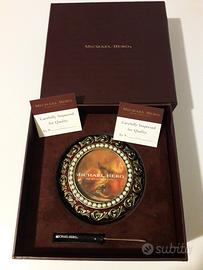 Cornice del famoso brand " Michael Hero "