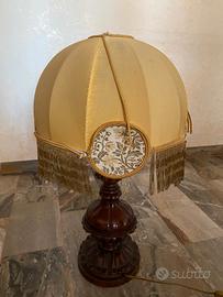 lampada da tavolo in legno 