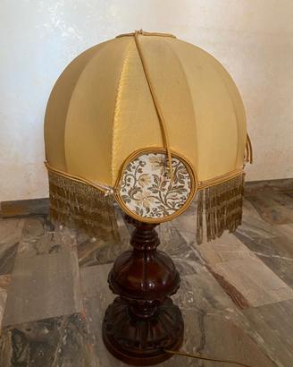 lampada da tavolo in legno 