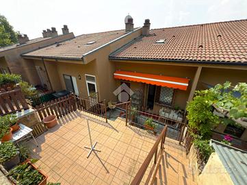 VILLA A SCHIERA A GIAVENO