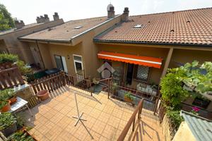 VILLA A SCHIERA A GIAVENO