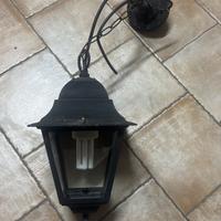 Lampada nera a sospensione per esterno