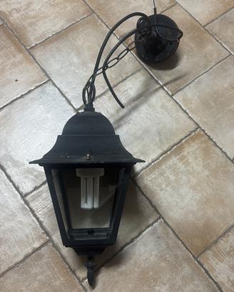 Lampada nera a sospensione per esterno