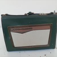 Radio d'epoca con schema originale.