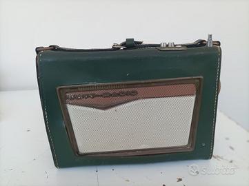 Radio d'epoca con schema originale.