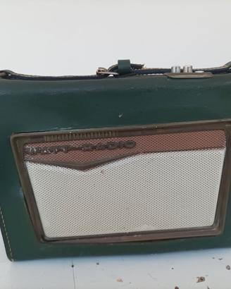 Radio d'epoca con schema originale.