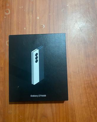 Mai Aperto Smartphone Galaxy Z Fold6 nuovo