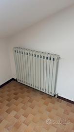 3 termosifoni in ghisa e tubazioni in rame