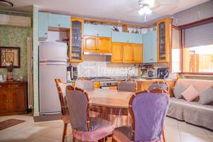 APPARTAMENTO CON AMPIO GARAGE PRIVATO E DUE BALCON