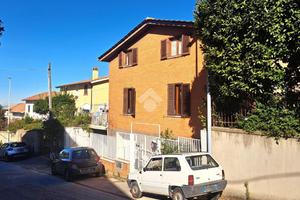 3 LOCALI A ALBANO LAZIALE